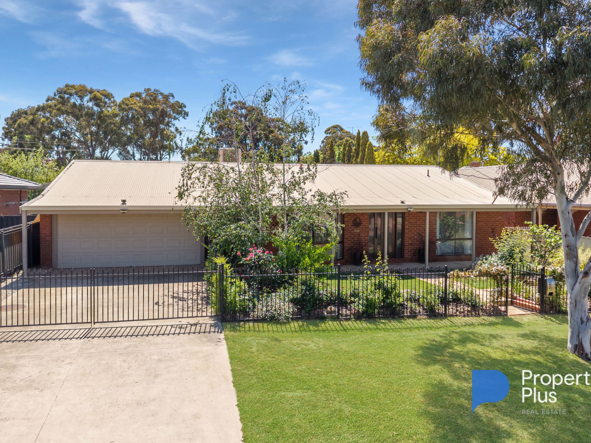 32 Mistletoe Street, Golden Square