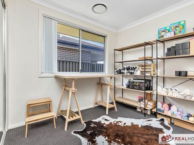 13 Carcoola Way, Jordan Springs