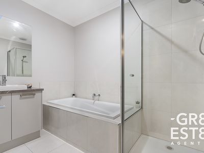 36 Aquatic Drive, Cranbourne West