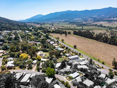 11 Coolumbooka Avenue, Tawonga South