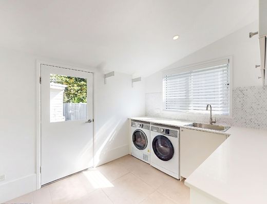 A Hidden Tewantin Gem with Space to Inspire image 25
