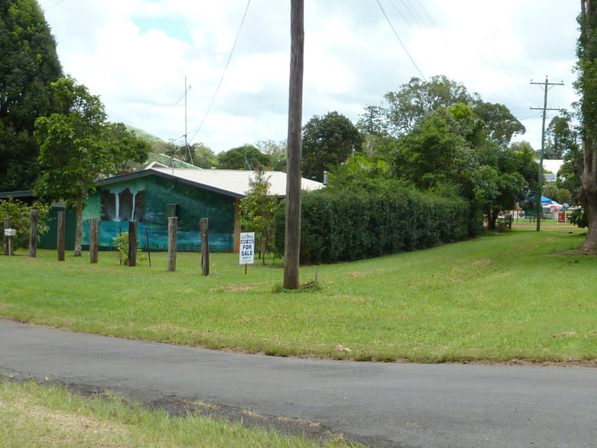 1 Gillies Hwy, Yungaburra