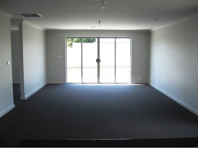 9 Deakin Court, Horsham