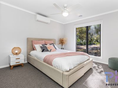 5 / 4-6 Greenview Circuit, Epsom