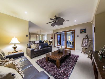12 Foxwood Cct, Wakerley