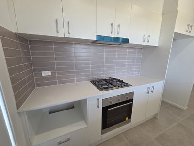 2/243 Settlers Boulevard, Chisholm