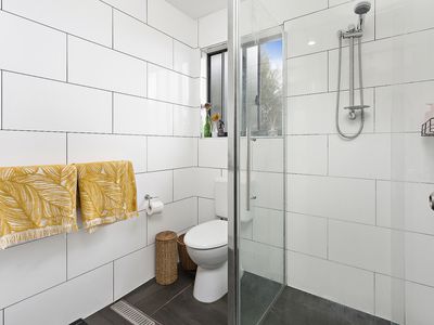 218 Farmborough Road, Farmborough Heights