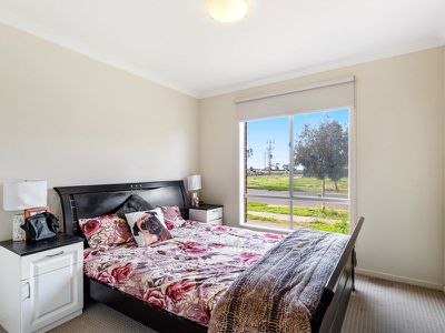 42 Ceratta Crescent, Tarneit