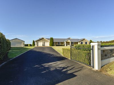 212 Wynham Road, Moorak