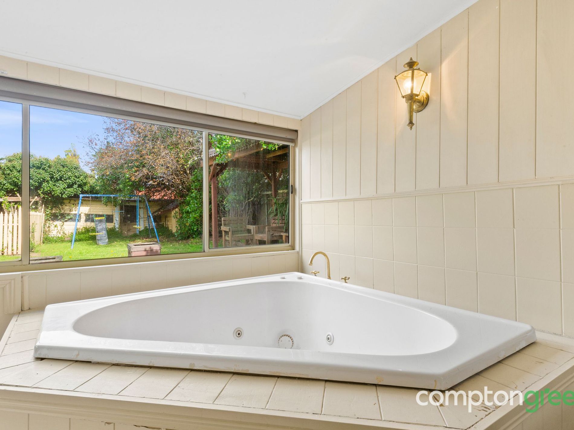 8 Logan Street, Hamlyn Heights