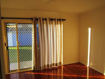 2 / 4 Banksia Avenue, Windang