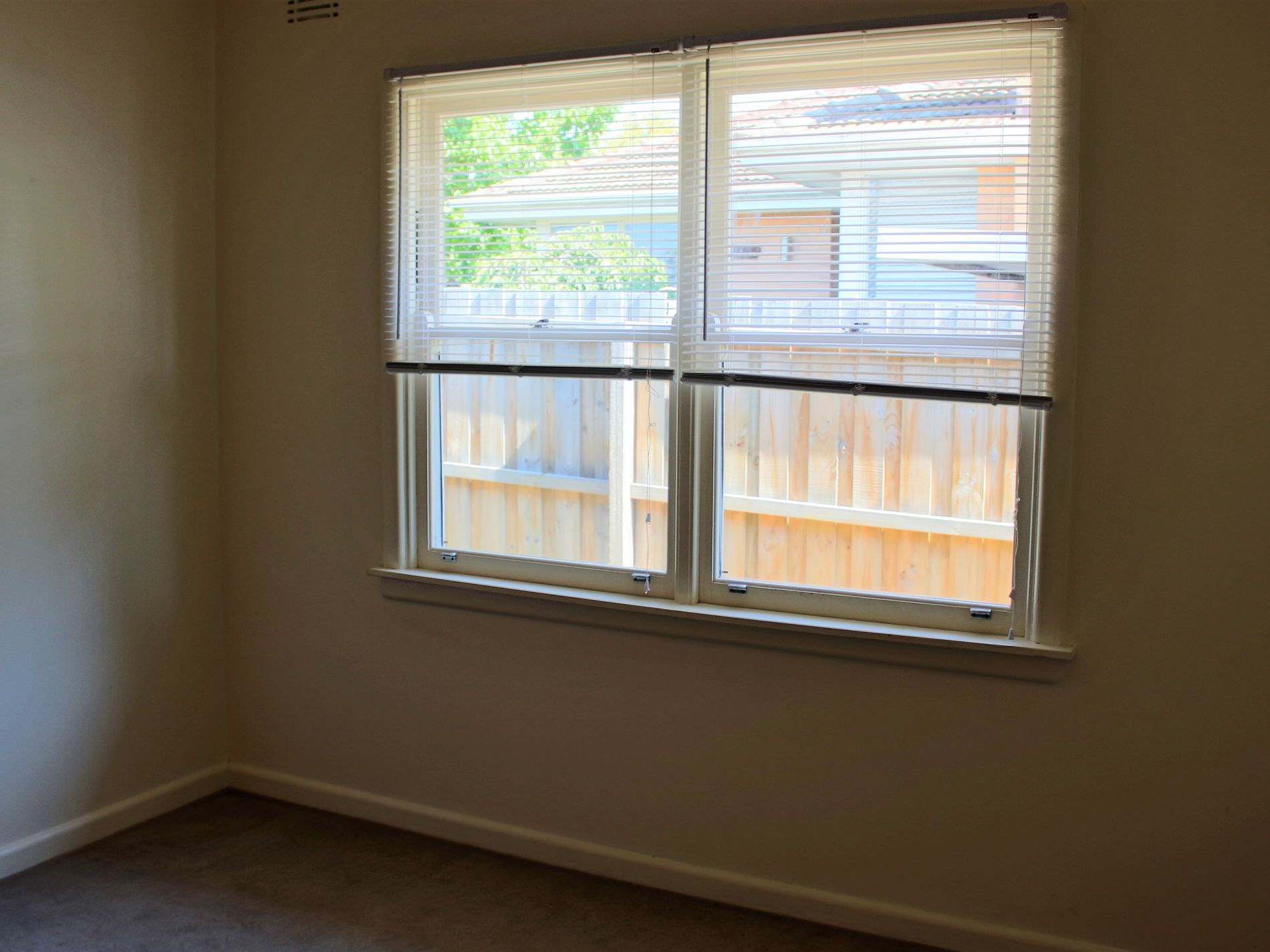 8 Araluen Parade, Belmont