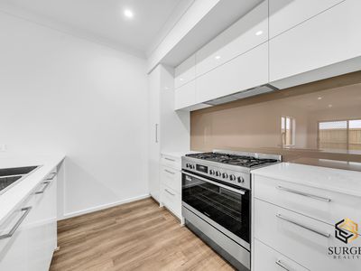 8 Petunia Crescent, Armstrong Creek