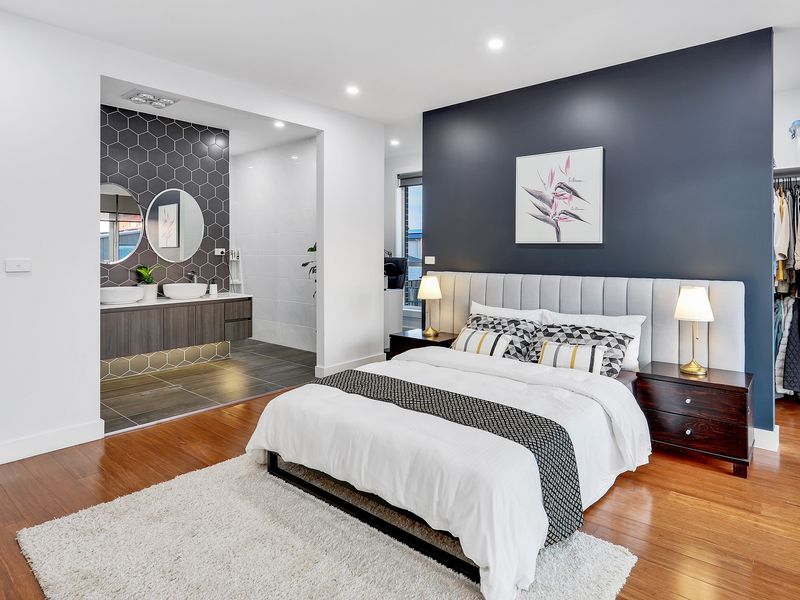10 Navelina Street, Box Hill