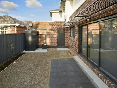 2/5 Bristol Road, Pascoe Vale