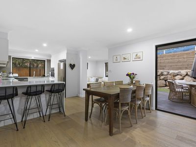 5 Eggleton Place, Wakerley