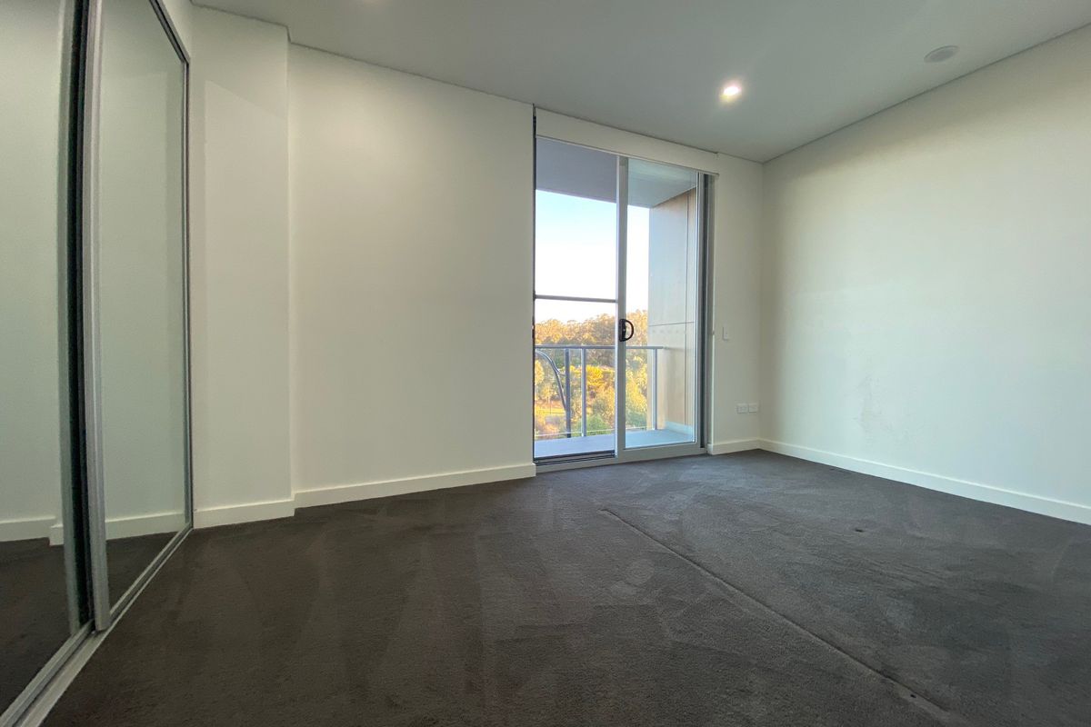 a306 / 98 Lakeside Parade, Jordan Springs
