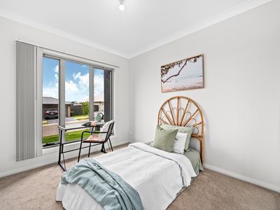 10 Mountain Ridge, Bellbird