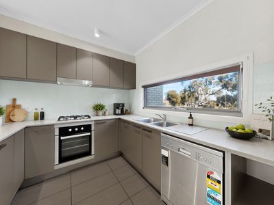 8 Hinterland Close, Lynbrook