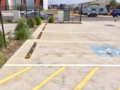 2 / 83 Riverside Avenue, Werribee