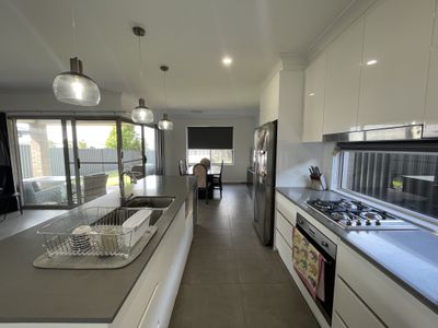 12B Mangrove Crescent, Dubbo