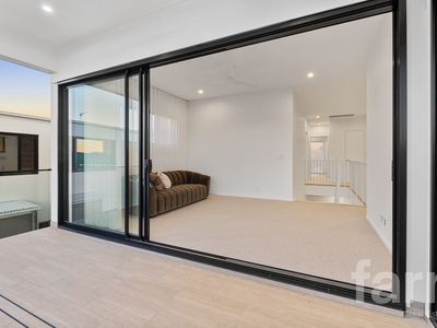 3 / 2 Lyra Avenue, Hope Island