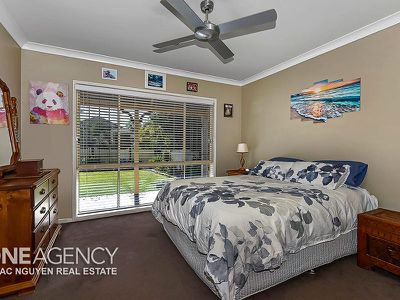 12 Vantage Close, Belmont