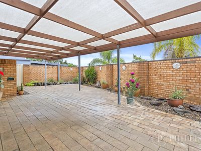 1 Menindee Avenue, Coombabah