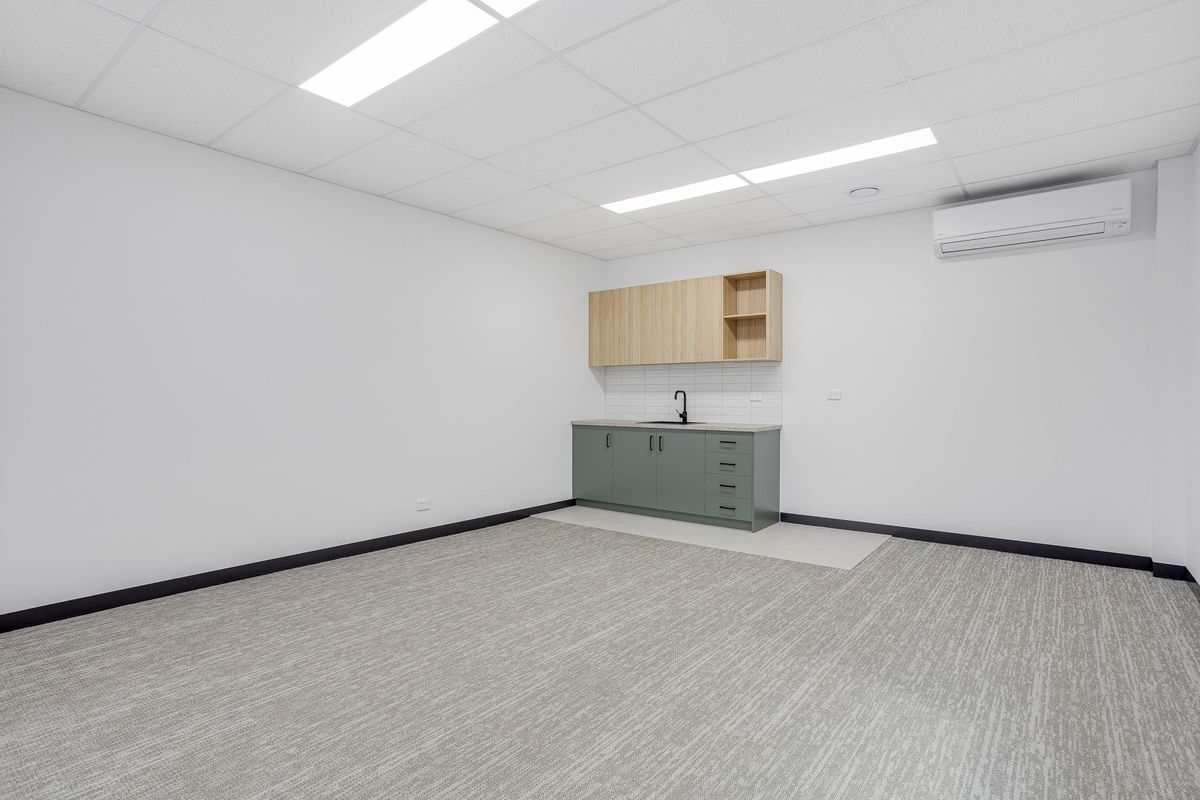8 & 17 / 144 Hall Street, Spotswood