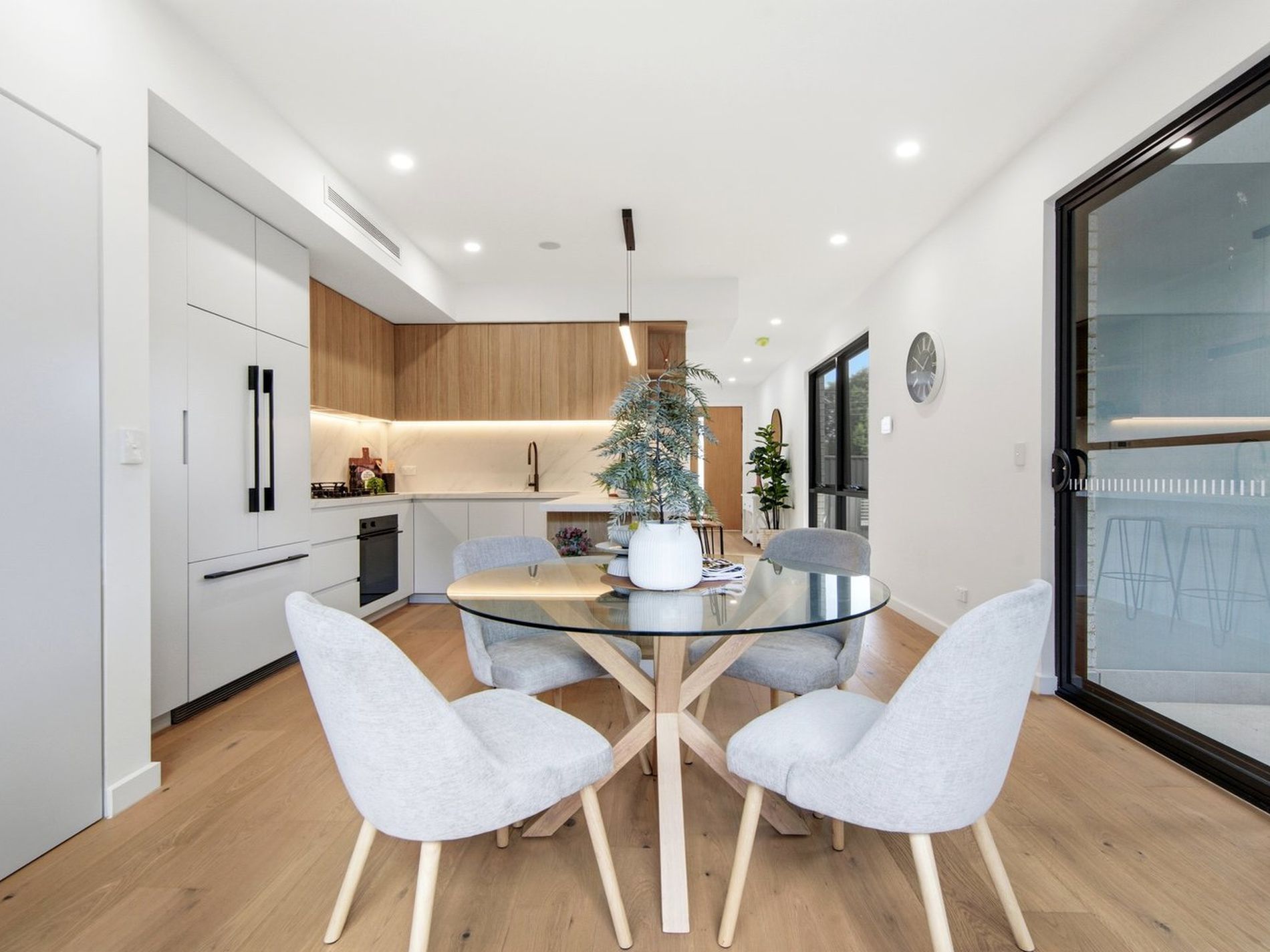 Townhouse / 9-9a Old Berowra Road, Hornsby