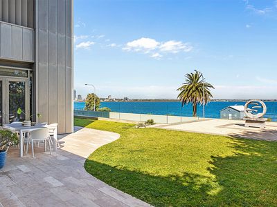 1 / 8 Mounts Bay Road, Crawley