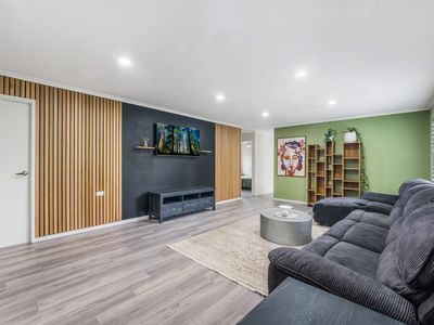 6 Moore Place, Currans Hill