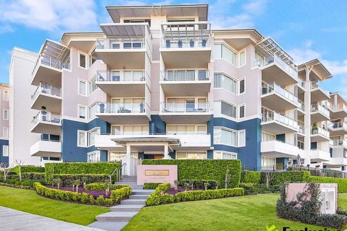 207 / 28 Peninsula Drive, Breakfast Point