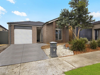 48 Duncombe Parkway, Deer Park