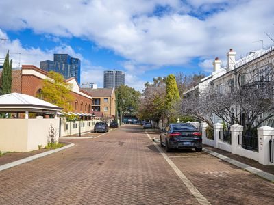 10 Little Shenton Lane, Northbridge