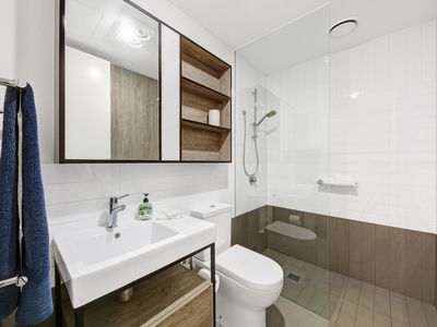 232 / 33 Quay Boulevard, Werribee South