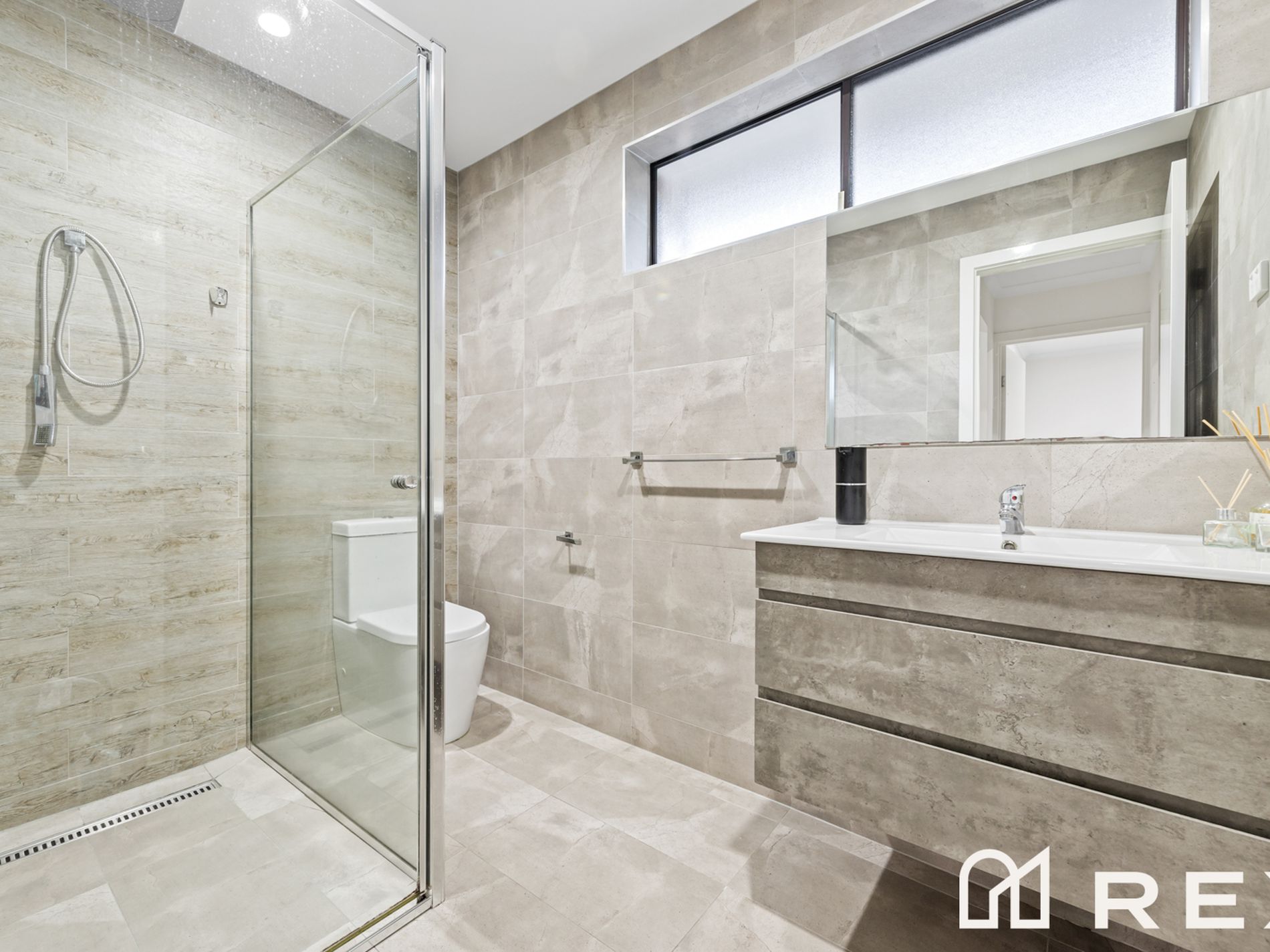 1 / 3 Sydney Parkinson Avenue, Endeavour Hills