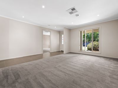 4 Dan Morgan Drive, Cranbourne East