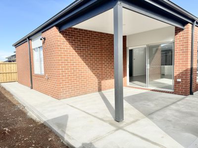 5 Minoa Road, Manor Lakes