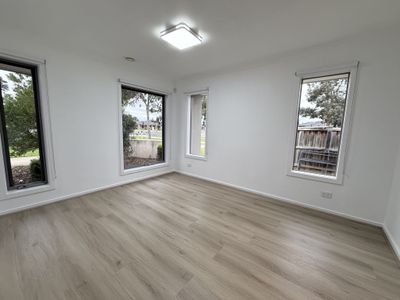 1215 Ison Road, Manor Lakes