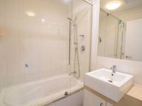 unit 18 / 22 Careel Close, Helensvale