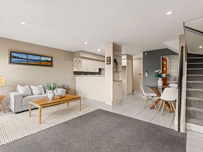 2 / 384 Madras Street, City Centre