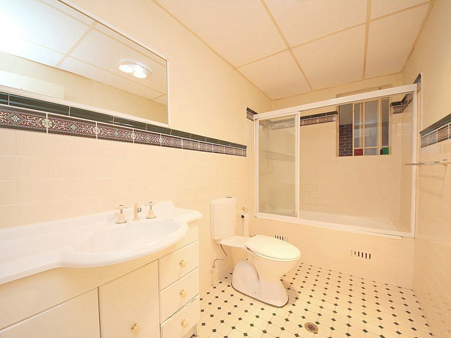 11 / 54 Sir Joseph Banks Street, Bankstown