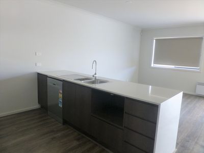 10 Oxbow Walk, Truganina