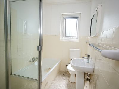 1 / 92 Sproule Street, Lakemba