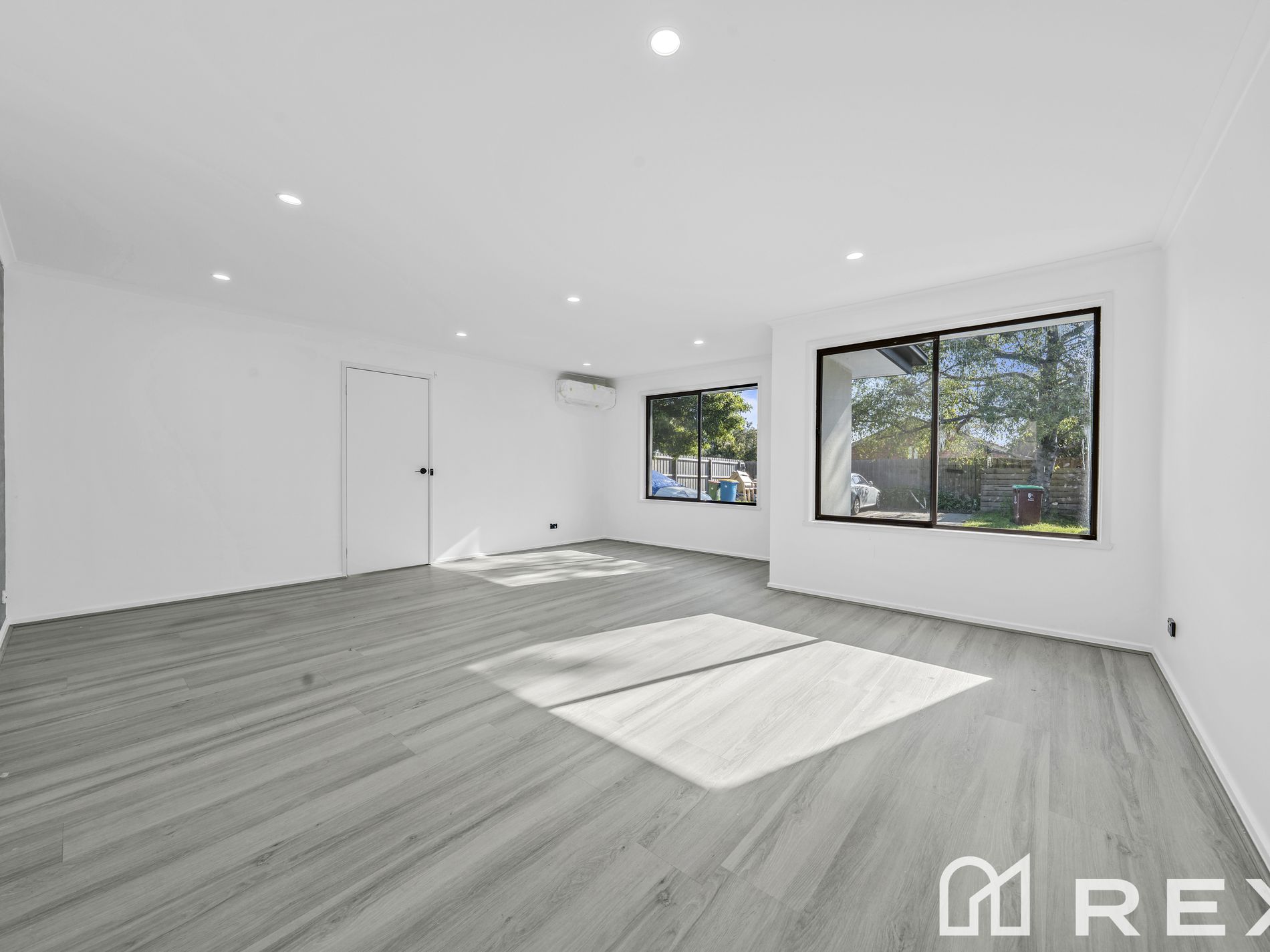 5 / 16 Heywood Crescent, Cranbourne North