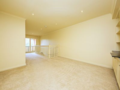 6 Waverley Avenue, Kew