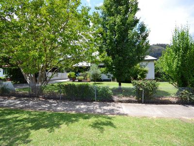 12 Lakeside Avenue, Mount Beauty