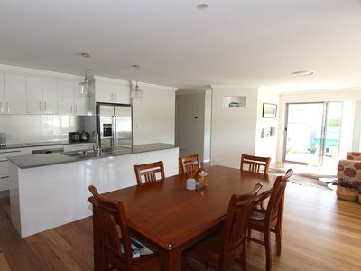 2 / 1 Bakara Court, Forster