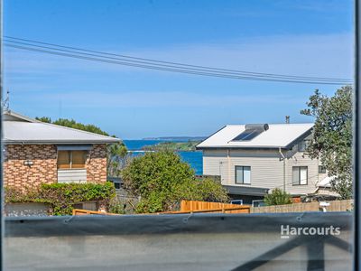 56 Sunset Strip, Manyana